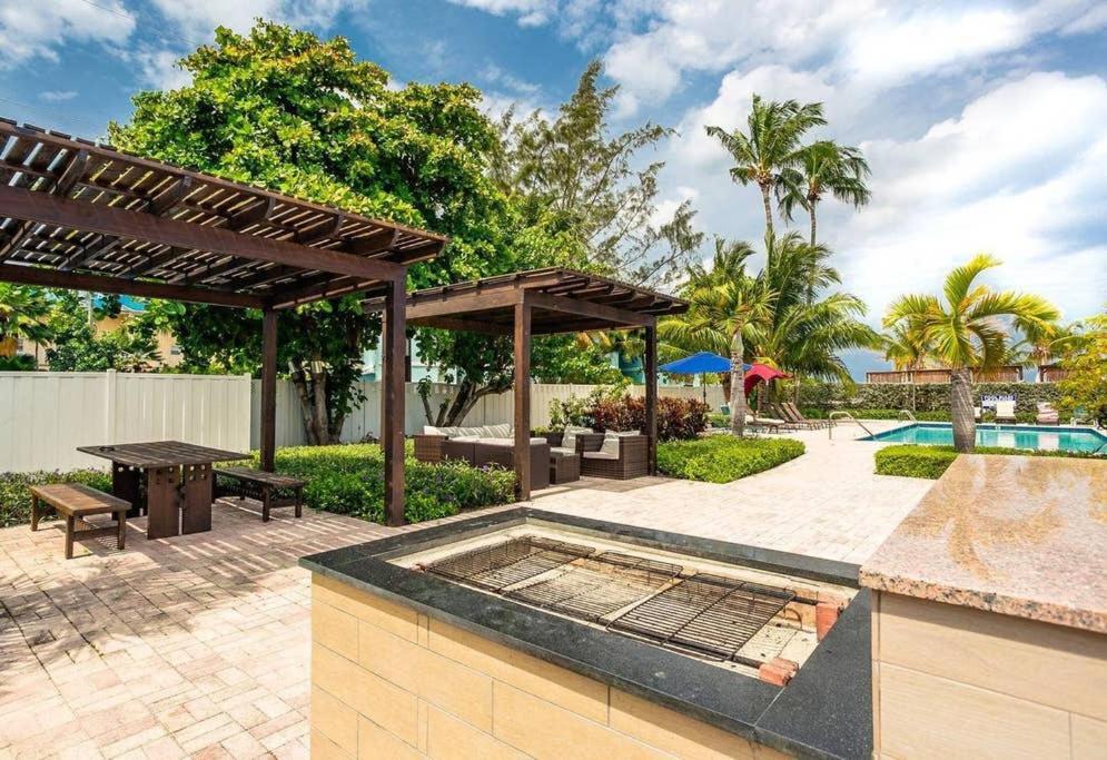 Beach Living At Island Pine Villas George Town Exteriör bild
