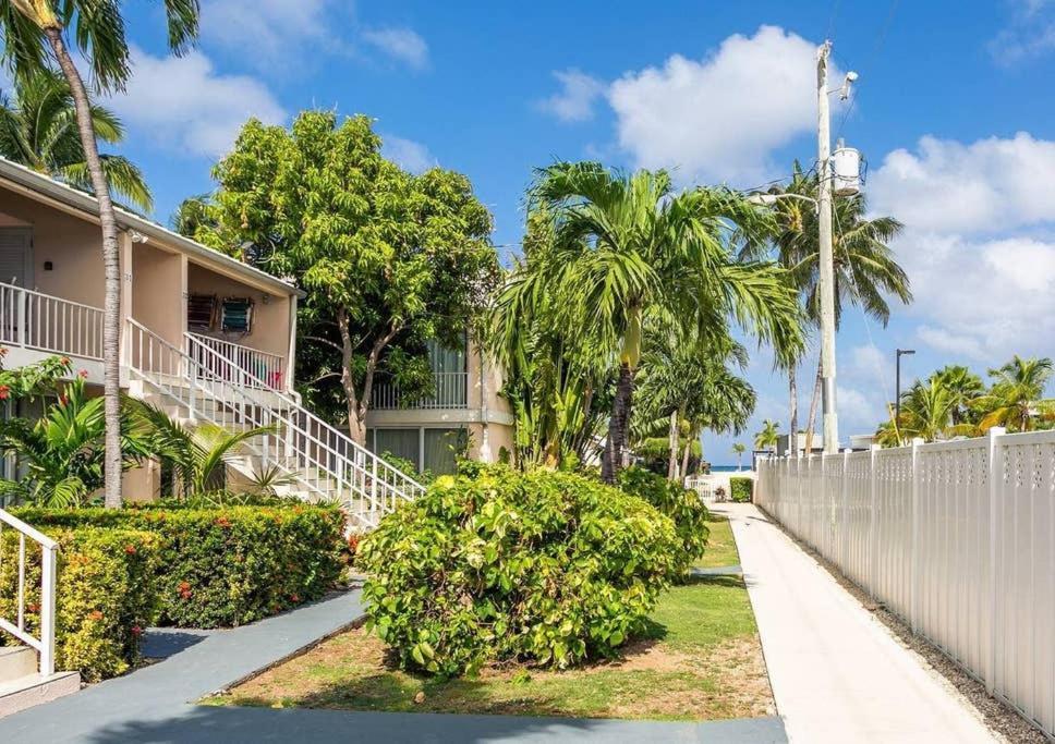 Beach Living At Island Pine Villas George Town Exteriör bild